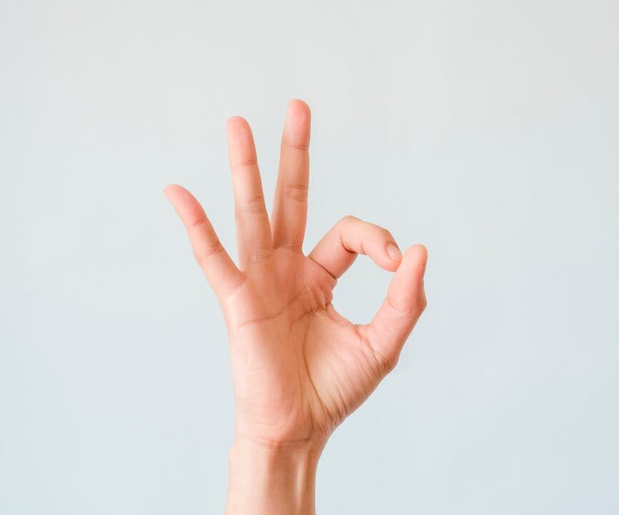 hand gesturing ok
